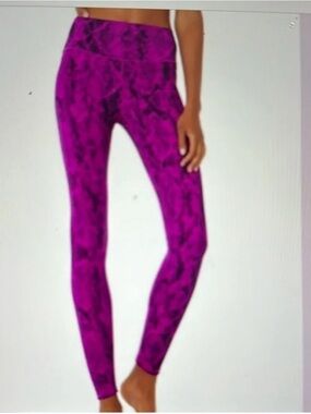 ALO Yoga Magenta Snake Print Leggings! Soo hot! 🔥